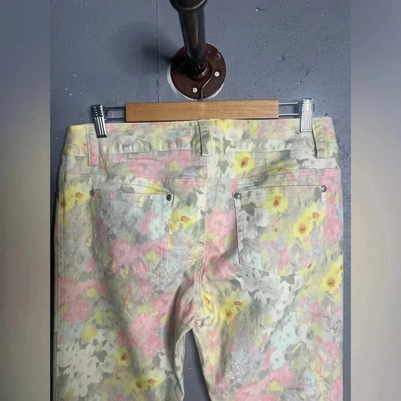 Alice + Olivia Jeans skinny White Pink Floral Denim Size 12 - Picture 4 of 9